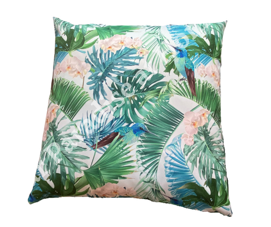Tropical Hummingbirds design outdoor cushion for your garden. Weatherproof fabric is water resistant and UV resistant. Cushion covers are zipped and washable.