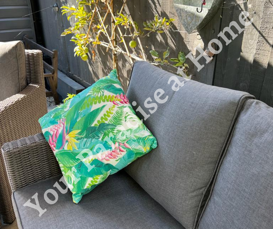 Turquoise Jungle outdoor cushion for your garden to add an exotic look. Weatherproof fabric is water resistant and UV resistant. Cushion covers are zipped and washable.