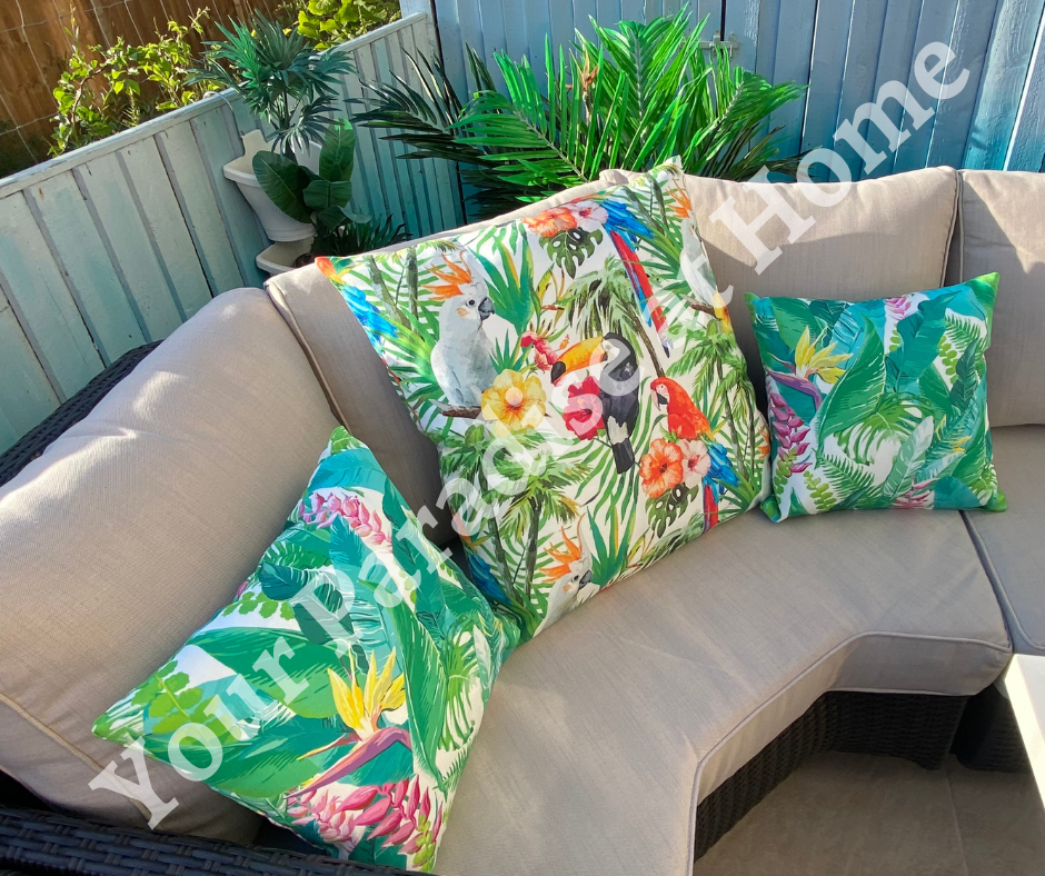 Turquoise Jungle outdoor cushion for your garden to add an exotic look. Weatherproof fabric is water resistant and UV resistant. Cushion covers are zipped and washable.